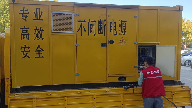 闽清柴油发电机组和UPS电源配合使用时，如何避免切换过程中的电力中断？